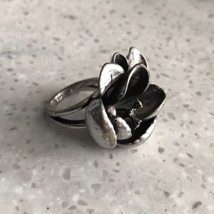 Flower ring by fossil